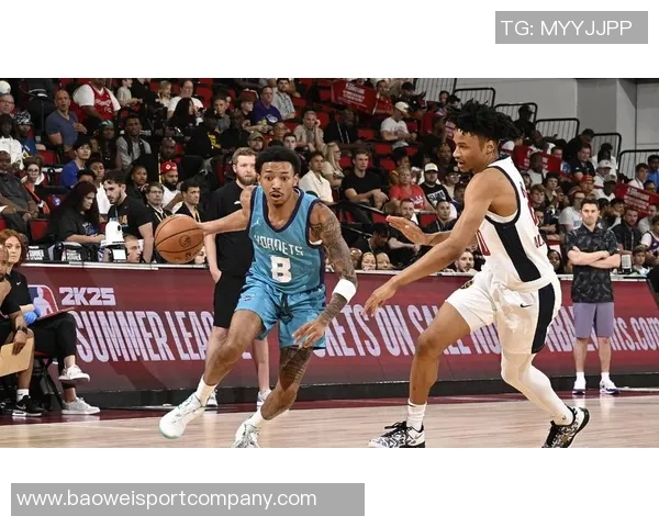 布克手感低迷却助攻频频半场仅得6分4失误展现团队配合