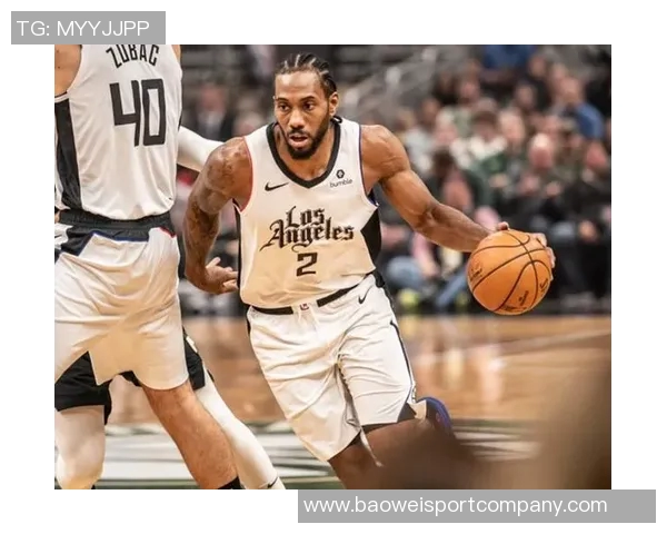 莱昂纳德生涯得分突破15000分快船三节惨遭对手压制落后32分